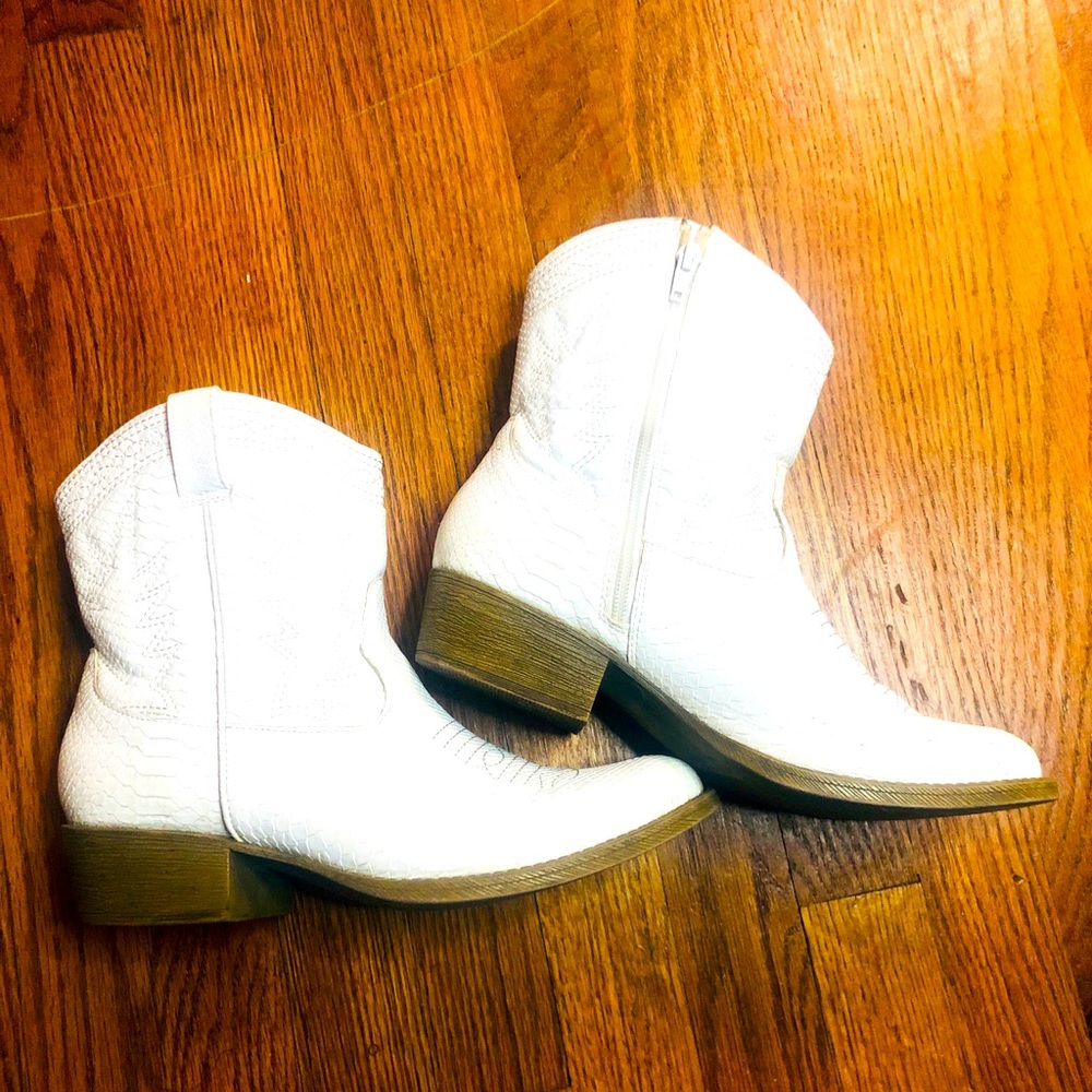 White cowgirl boots